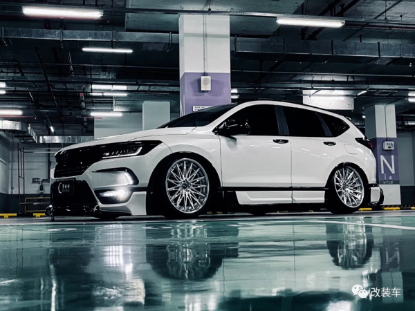 再加10萬塊本田皓影也很帥，自己開模做套件玩姿態