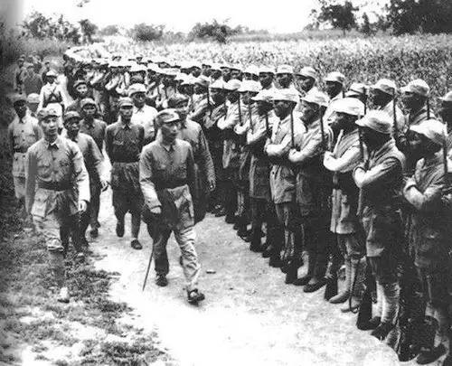 1945年，毛主席就說中國會經歷“十七條困難”，如今已經一一實現