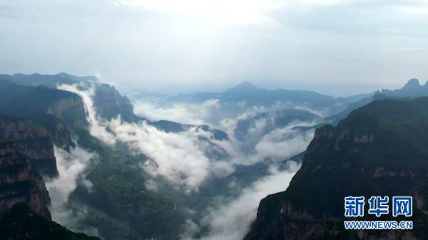 走進天脊山，遠山如黛景似江南