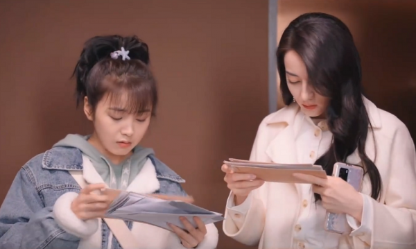 前腳與熱巴搭檔完，後腳又出演張若昀新劇，換造型後愣是沒認出來