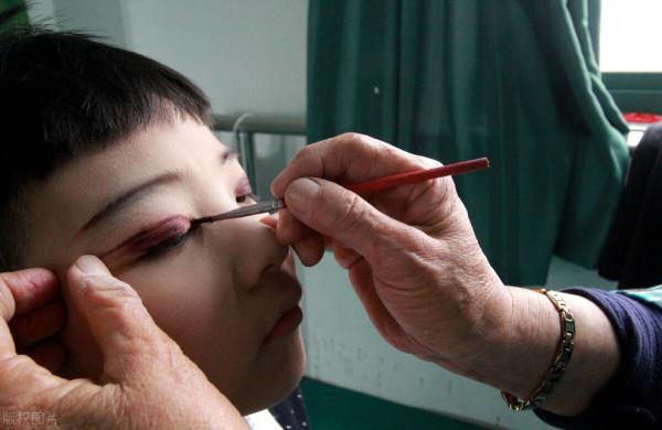 愛之深還是責之切？黃梅戲熱議的現象隱含的其實是個大危機？