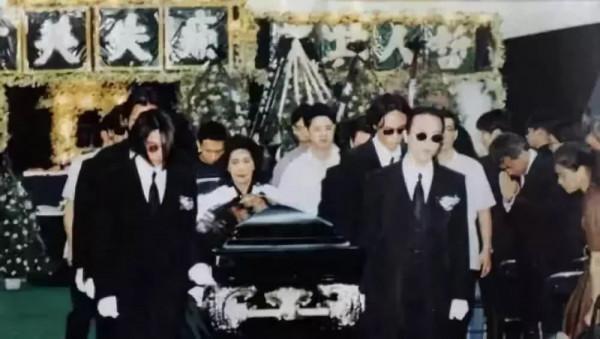 1993年黃家駒去世,前女友林楚麒以未亡人身份守夜,她現在如何了 1993年黃家駒去世,前女友林楚麒以未亡人身份守夜,她現在如何了