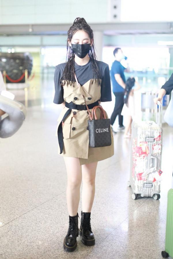 祝緒丹私下裡好有活力，衛衣配緊身褲隨性自然，高馬尾太顯嫩了