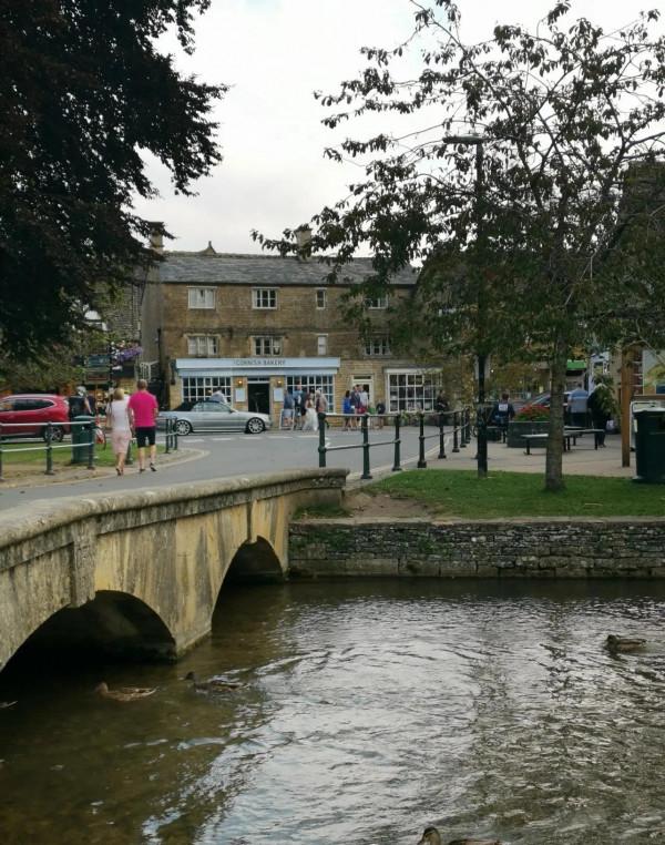 賞英國鄉村如畫美景，侃畫外音