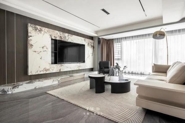 這才是電視牆的正確開啟方式!5種設計+2種佈局,讓客廳美出天際 這才是電視牆的正確開啟方式!5種設計+2種佈局,讓客廳美出天際