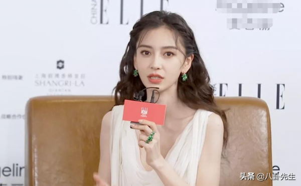 ELLE盛典：關曉彤精修前後差別大，唐嫣髮型糟糕，秦海璐大秀身材