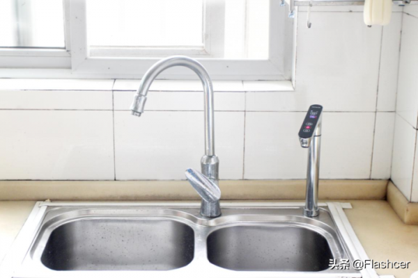 九陽熱小淨淨水器，航天品質淨化加熱二合一，喝熱水不等待還省錢