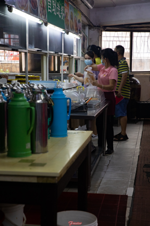 阿Vo阿Die的秘密基地-“地下室老爸茶”，隨便點，都便宜