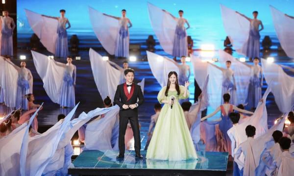 央視中秋晚會上的5大藝術家,個個實力超群,狂甩流量明星幾條街 央視中秋晚會上的5大藝術家,個個實力超群,狂甩流量明星幾條街