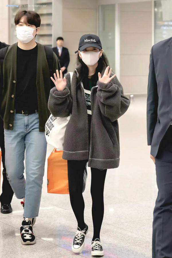 韓星街拍 | 蛀牙警告！IU的街拍怕是比她的歌還要甜