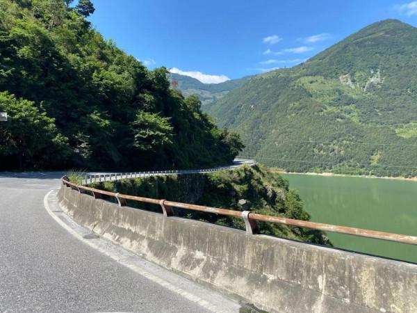 大渡河畔懸崖村,遠嫁的姑娘,到死也沒能下山回孃家(川滇藏4) 大渡河畔懸崖村,遠嫁的姑娘,到死也沒能下山回孃家(川滇藏4)