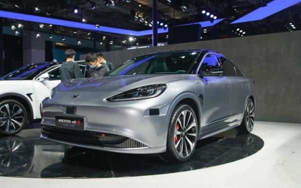 25.19萬起！極狐 阿爾法S外觀科技，內飾超燃，中大型掀背，倍有面