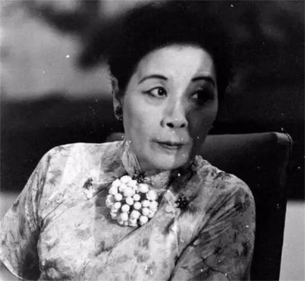 蔣介石死後，晚年的宋美齡在美國靠什麼生活