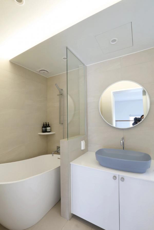 一家三口的幸福生活：住獨棟別墅上下兩層帶院子，164㎡清爽溫馨