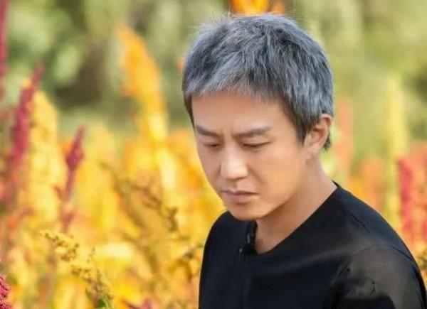 鄧超：把丈母孃當成親媽孝順，街頭混子改邪歸正，登上人生巔峰