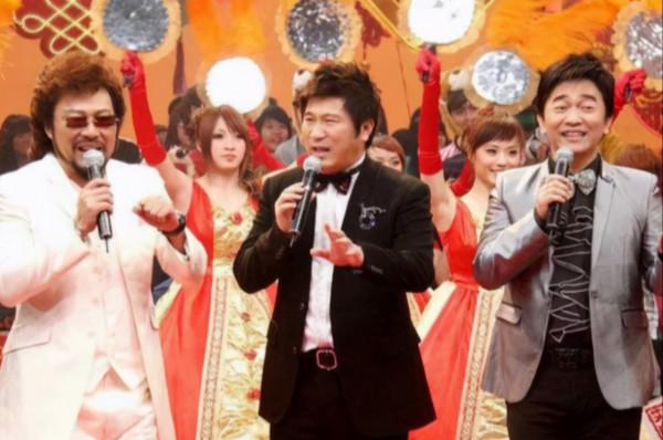 胡瓜唱情歌為女兒慶生,離婚20年前妻誇其太帥,現任妻子未露面 胡瓜唱情歌為女兒慶生,離婚20年前妻誇其太帥,現任妻子未露面