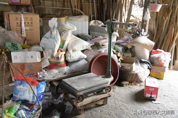 河南大叔供銷社裡賣貨55年，一擔兩筐走遍全鄉，商店模樣70年沒改