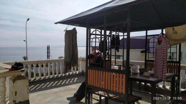 烏倫古湖邊撿到心儀的戈壁玉