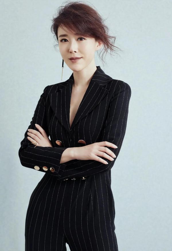 最美嫦娥顏丹晨亮相金雞獎