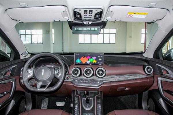 體驗WEY WEY VV7科技版，售價19.28萬，造型大氣配置豐富，為何不火