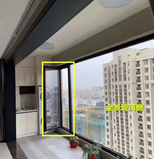 在陽臺裝幾萬塊全景窗,為何要單獨開一扇小窗?今天算是明白了 在陽臺裝幾萬塊全景窗,為何要單獨開一扇小窗?今天算是明白了