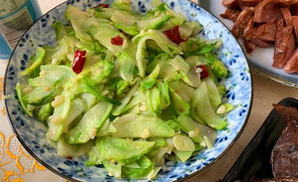 山東丈母孃做一桌子菜招待女婿，走紅朋友圈，網友：看餓了