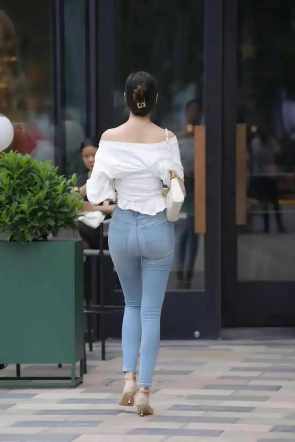 牛仔褲剛出現的時候，其款式為什麼是很寬鬆的呢？