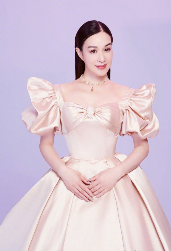 “人魚公主”鍾麗緹:為何怒甩著名音樂人,嫁小12歲的山東男人? “人魚公主”鍾麗緹:為何怒甩著名音樂人,嫁小12歲的山東男人?