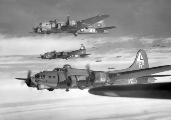 1945年李梅火攻,美國最瘋狂的軍事行動,徹底摧毀了日本工業 1945年李梅火攻,美國最瘋狂的軍事行動,徹底摧毀了日本工業