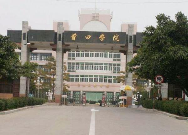 澳洲白富美遠嫁中國小夥，驚動全村近千人圍觀，今因疫情分居兩地