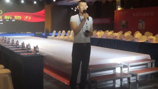 八大男神之—顏值與才華並存的國際超模