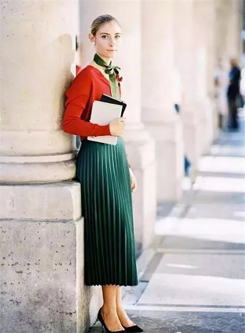 以為很醜，是因為我們只知道一種紅，和一種綠