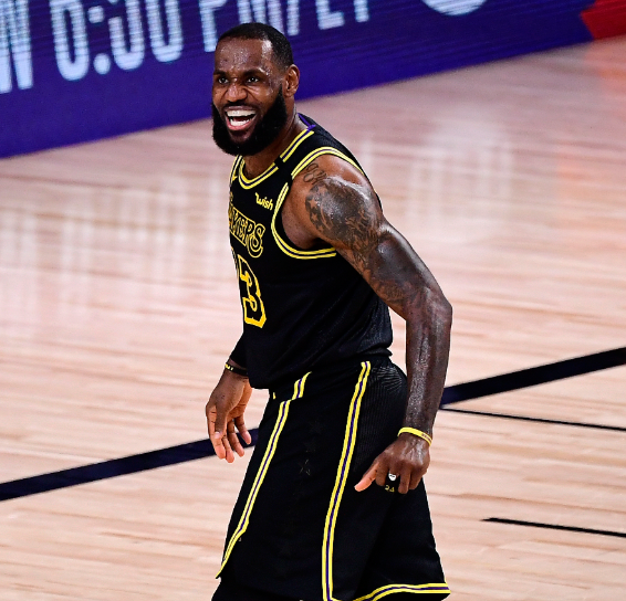 詹姆斯:我認真地問,為什麼這麼多球員訓練在比賽中不用的技術? 詹姆斯:我認真地問,為什麼這麼多球員訓練在比賽中不用的技術?