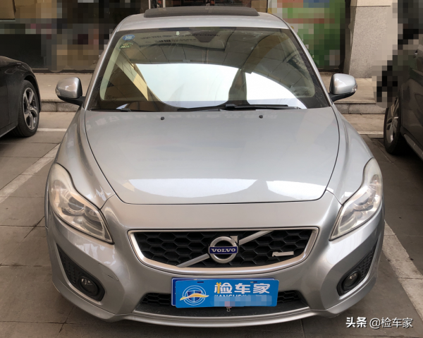市面僅存兩位數，5萬塊買這輛沃爾沃C30值嗎？賣家：加個好友