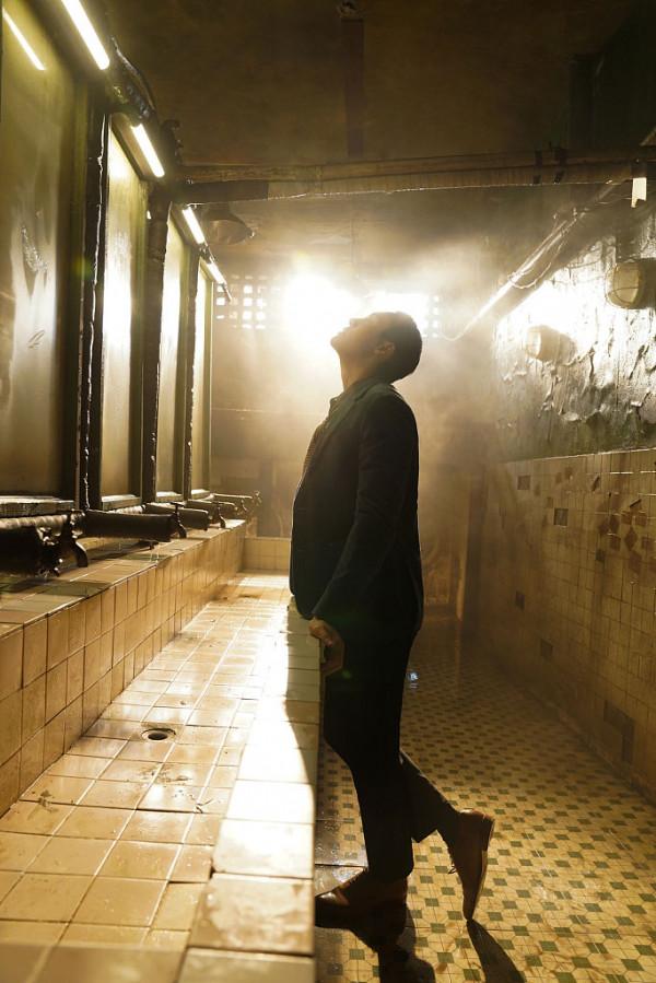 陳偉霆粵語新歌花絮釋出電影感滿滿 光影中勾勒立體五官帥氣逼人