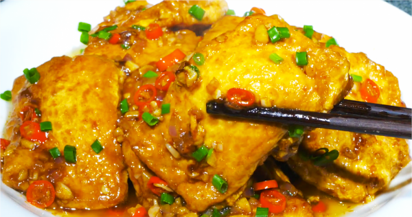 傳統年夜飯12道菜譜，4涼8熱有講究，4葷4素寓意要知道，過年必備