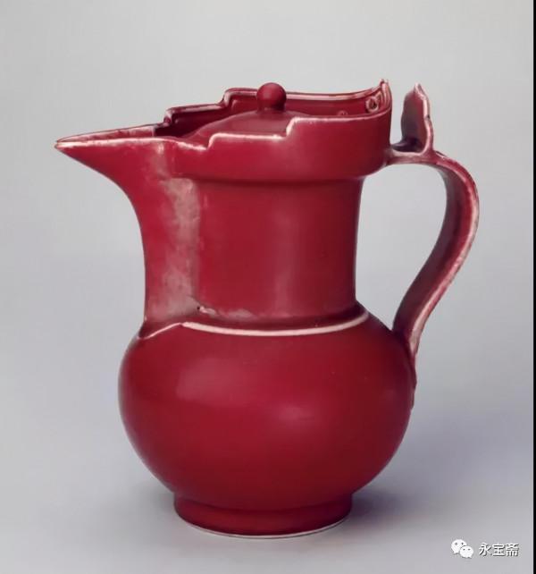 大明弘治年制款黃釉刻龍鳳紋僧帽壺