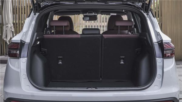 四出排氣+排氣聲浪 頂配不到12萬 全新繽越真帶勁! 四出排氣+排氣聲浪 頂配不到12萬 全新繽越真帶勁!