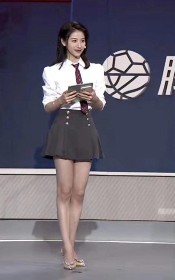 還是騰訊懂球迷！新晉主播李秋瞳是下一個最美女主播？
