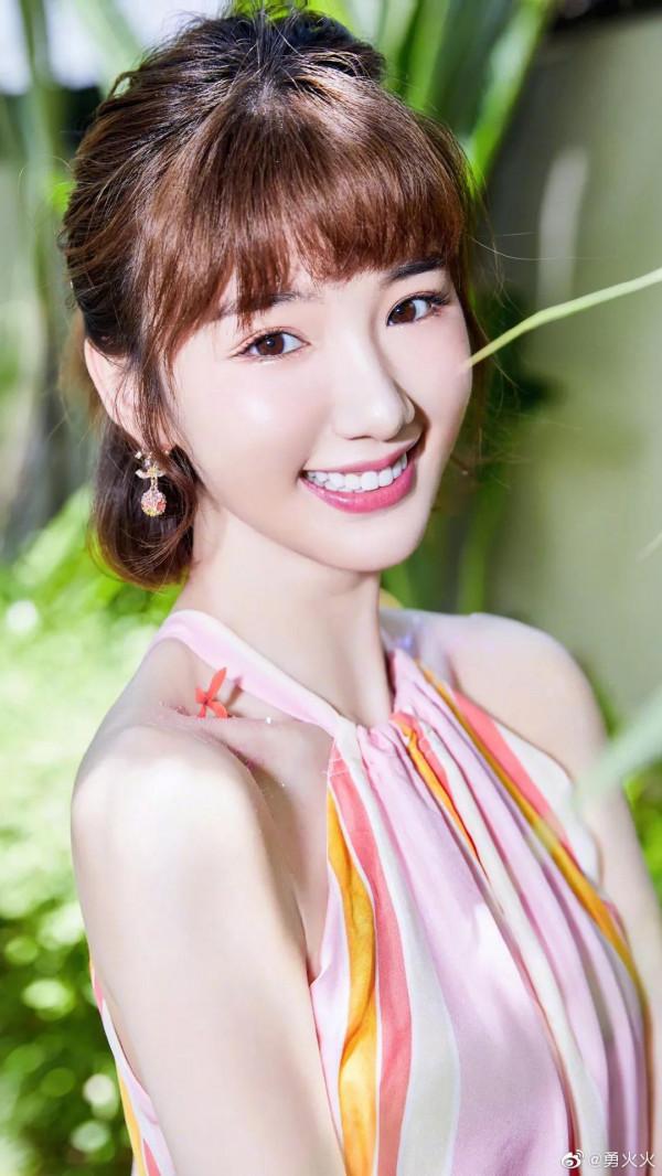 毛曉彤唯美桌布 毛曉彤唯美桌布