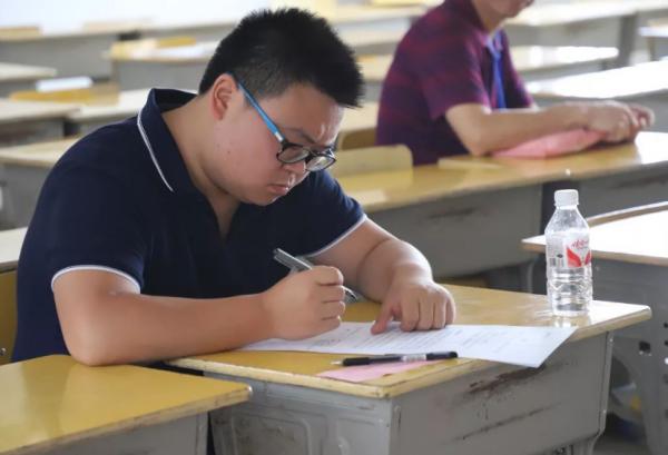 為什麼報考公務員的人數逐年增多?看到他們的食堂,你就明白了 為什麼報考公務員的人數逐年增多?看到他們的食堂,你就明白了