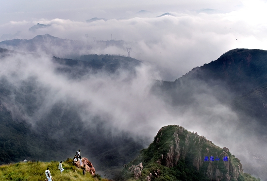 伏羲山雲濤奔湧如仙境