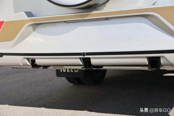 這臺房車有5種充電方式，車內電器語音控制，衛生間也是乾溼分離