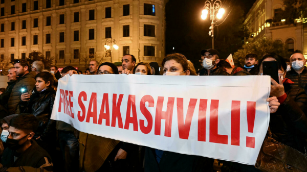 輕信美國的下場！曾和普京打了一仗的薩卡什維利，差點絕食被餓死