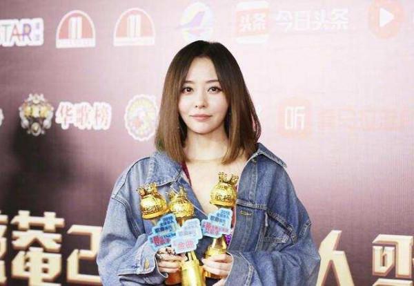 一次次在“瘸子裡頭拔將軍”,歌壇頒獎禮的淪落,比想象中還扎心 一次次在“瘸子裡頭拔將軍”,歌壇頒獎禮的淪落,比想象中還扎心