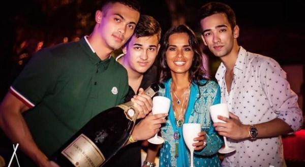 58歲韋唯時隔8年復出，獻唱北京冬奧太淚奔！久違亮相卻大變樣