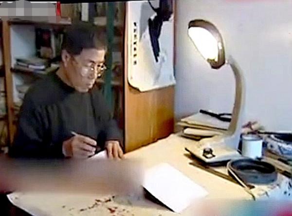 2000年，老漢移植小夥心臟性情大變，瘋狂作詩99首，做夢被人追殺