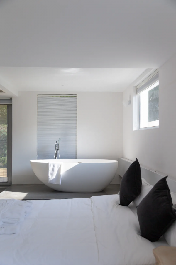 杭州民宿圈又一新作!270°落地玻璃躺看茶園,私享西湖邊避世秘境 杭州民宿圈又一新作!270°落地玻璃躺看茶園,私享西湖邊避世秘境