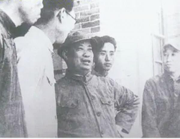 部隊發現賀炳炎的戰馬，賀龍一聽：出動1個師務必找到他