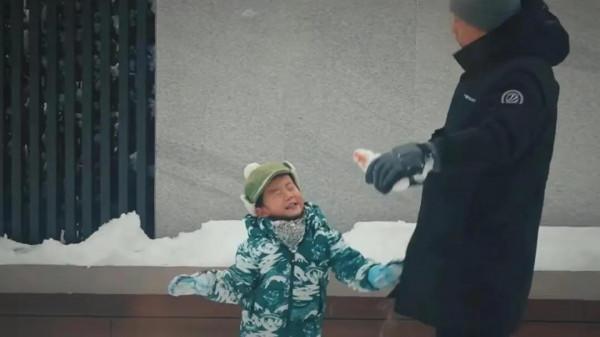 黃磊老婆孫莉首次曬出四歲兒子正臉